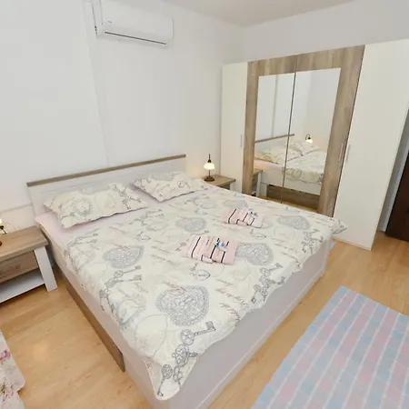 Apartment Simun Petar *